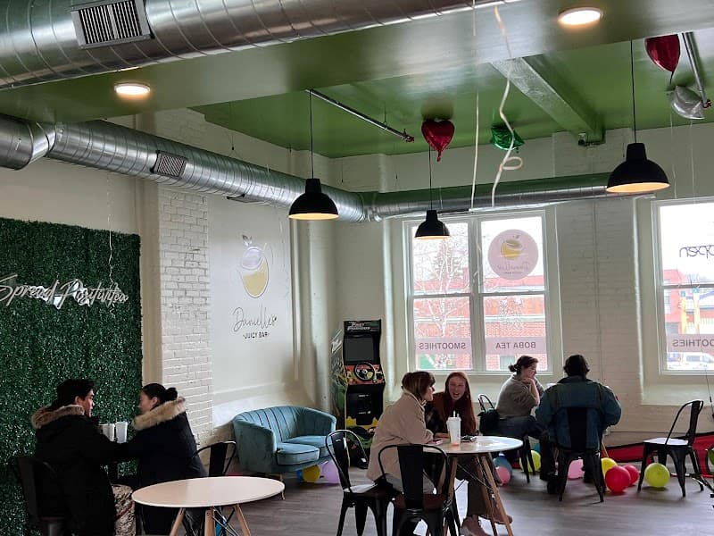 Danielle's Juicy Bar(BOBA TEA AND SMOOTHIES)