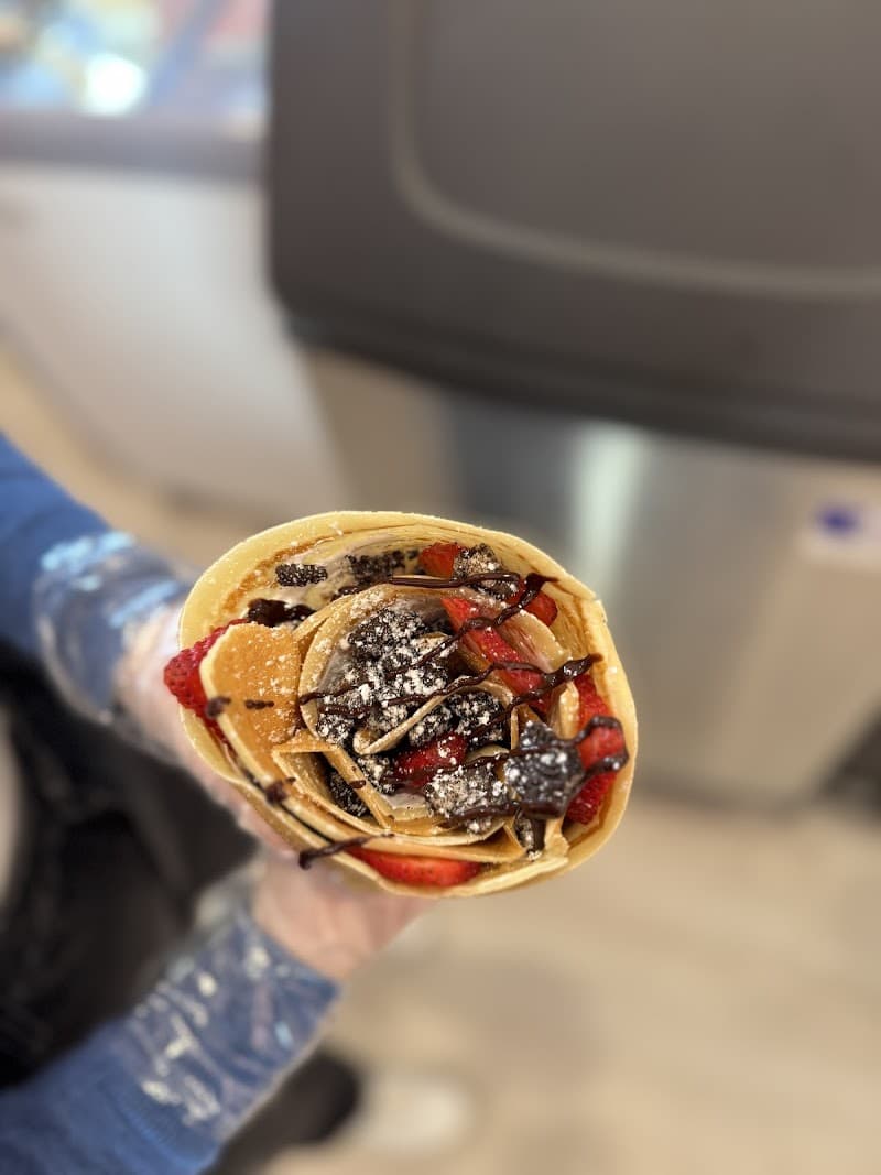 First Round Boba and Crepe
