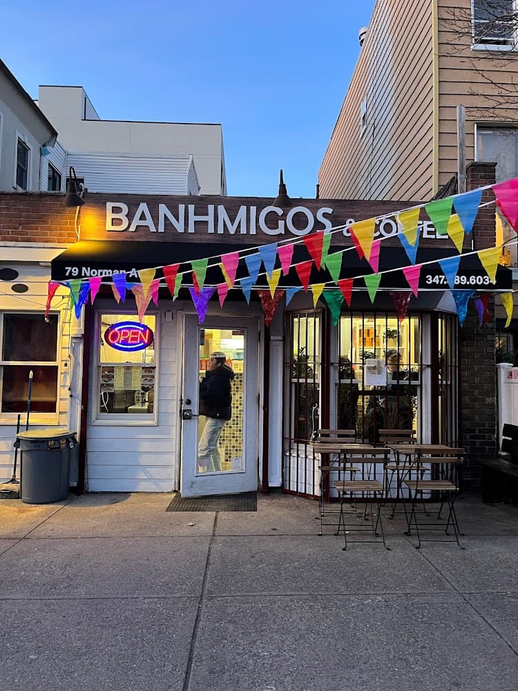 Street view of Banhmigos & Coffee