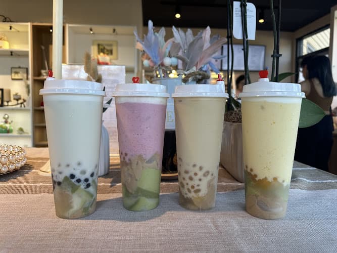 HoneyMe Bakery & Tea